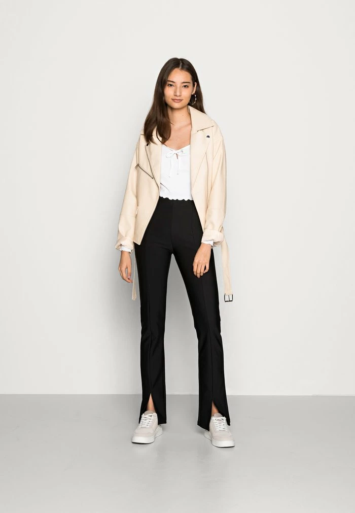 PAMELA REIF X NA-KD - TIE DETAIL - T-shirt à Manches Longues - Gardenia 2 PAMELA REIF X NA-KD - TIE DETAIL - T-shirt à Manches Longues - Gardenia – Image 2