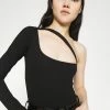 NA-KD ONE SHOULDER CUT OUT BODY - T-shirt à Manches Longues - Black -NA-KD Soldes Magasin fb97b8b3bf0a4a418c1d71d184af8245