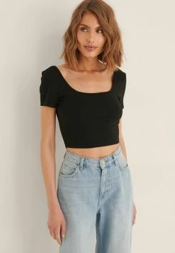 NA-KD MIT KURZEN ÄRMELN UND TIEFEM RUNDHALSAU - T-shirt Basique - Black